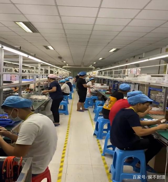 電子廠的上班模式就是這樣,不管是做什么產(chǎn)品,這些工位都不會少